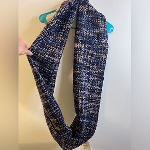 NWOT Demdaco Infinity Scarf Blue Blended Pattern Soft Scarf Womens